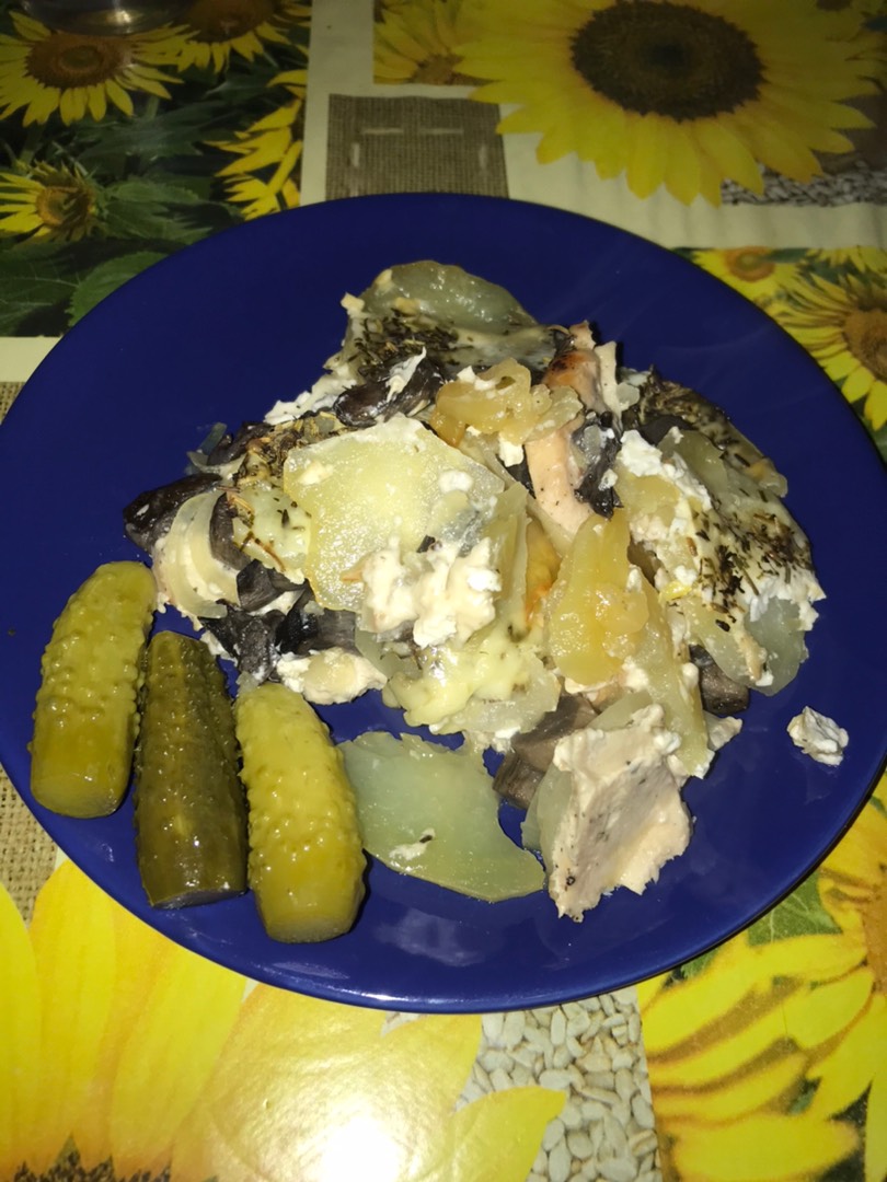 Картофельная запеканка с курицей и грибами