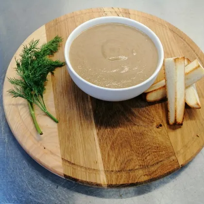 Сливочный крем - суп грибной с гренками