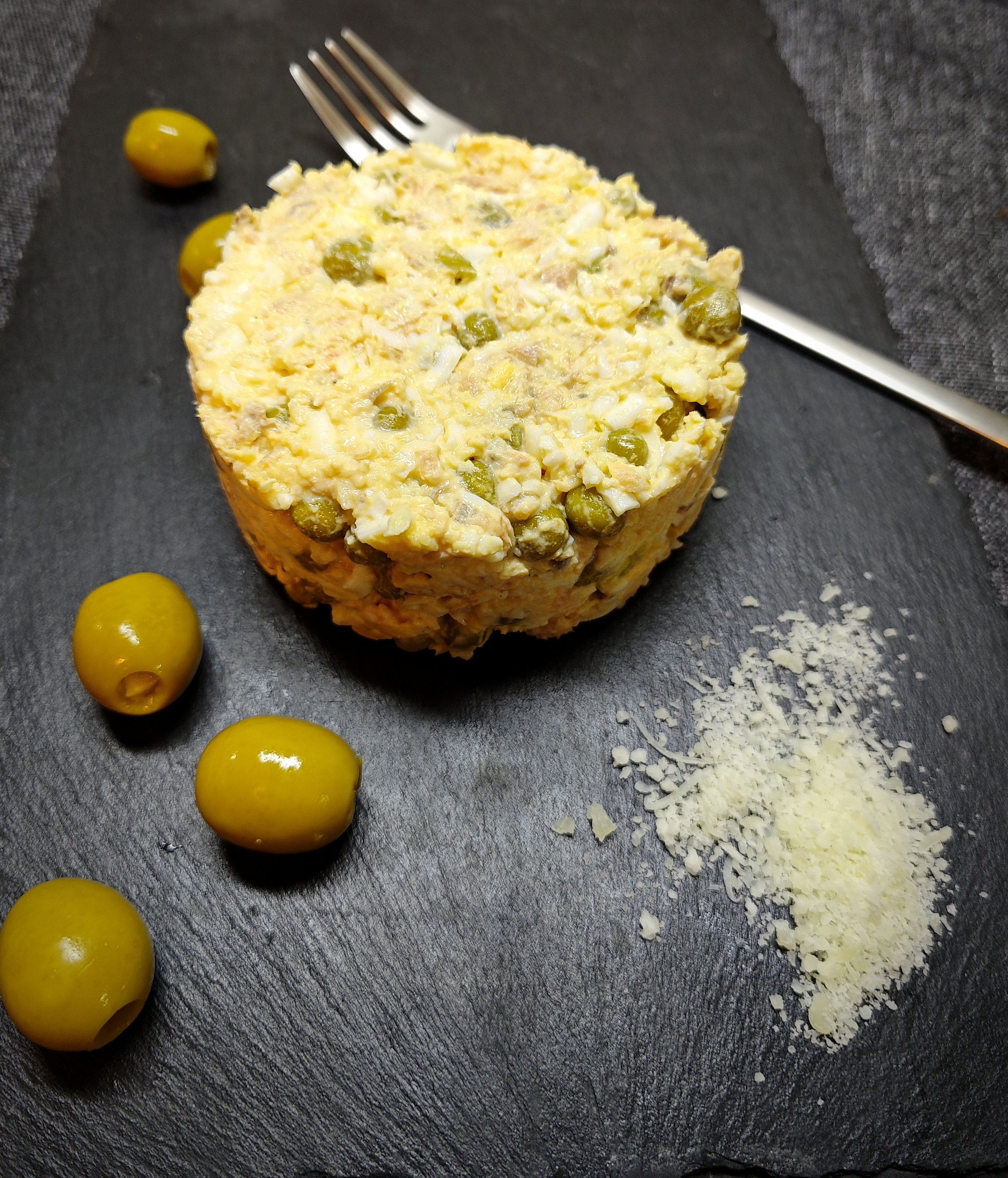 Салат с консервированной горбушей