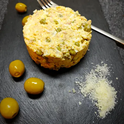 Салат с консервированной горбушей