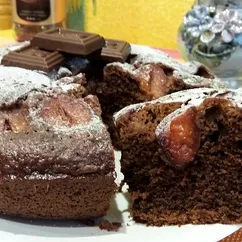 Пирог шоколадный со сливой (в мультиварке) 🍫🍑☕