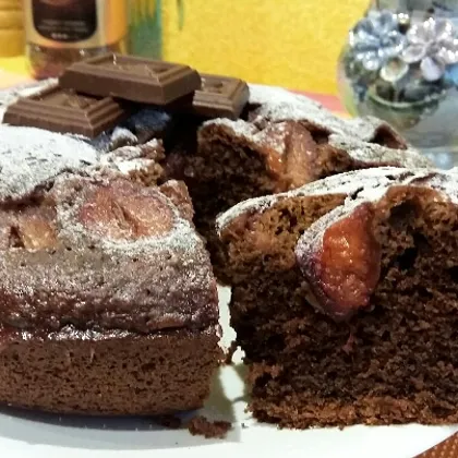 Пирог шоколадный со сливой (в мультиварке) 🍫🍑☕