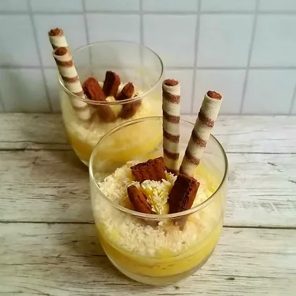 Апельсиновый десерт с кокосовой стружкой и шоколадным печеньем