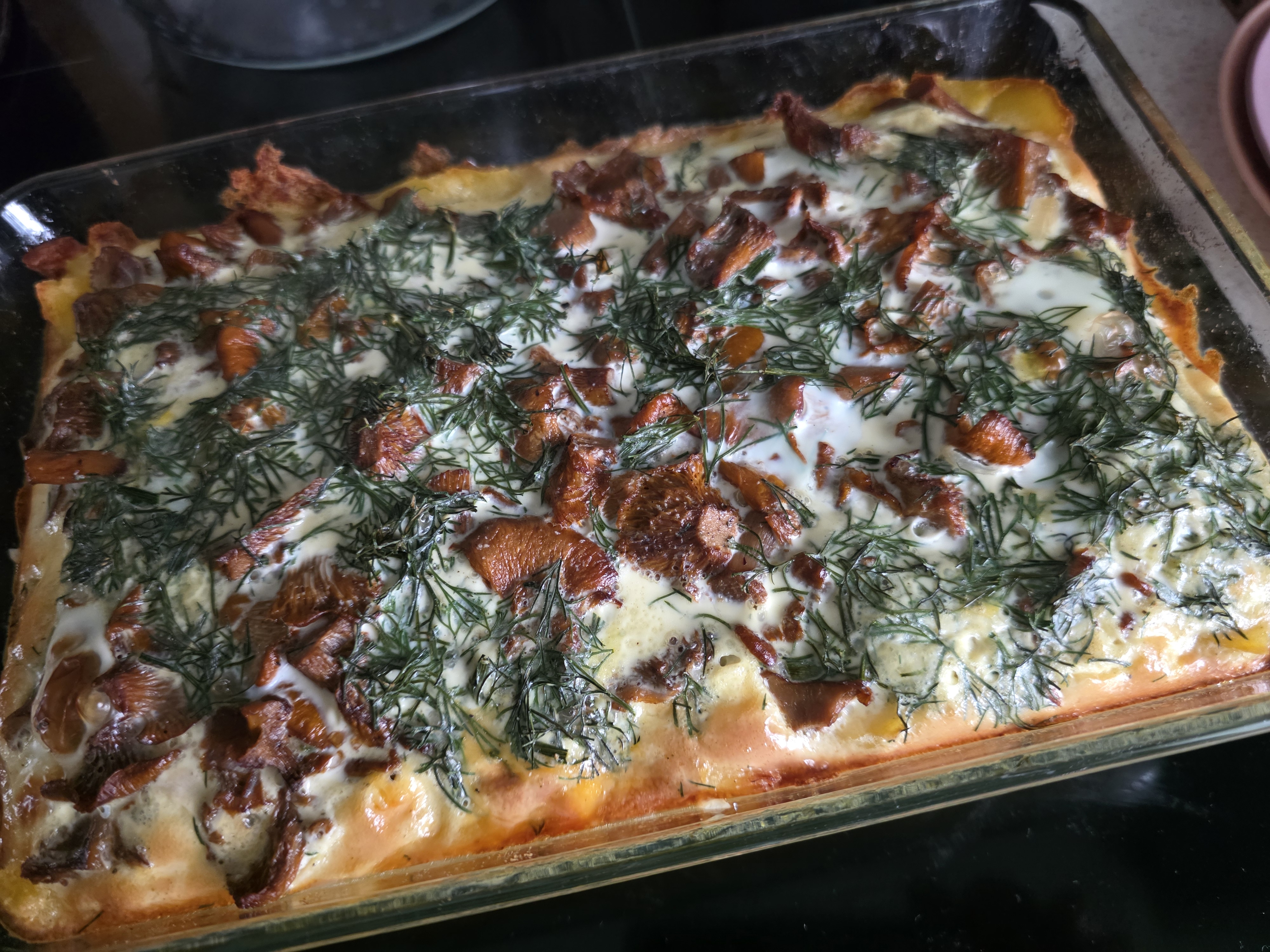 Картофельная запеканка с лисичками и куриной грудкой