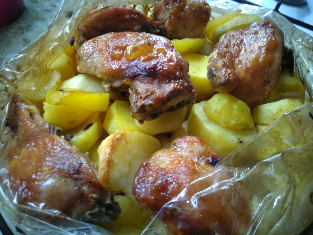 Куриные бедра с картошкой в рукаве - 8 пошаговых фото в рецепте