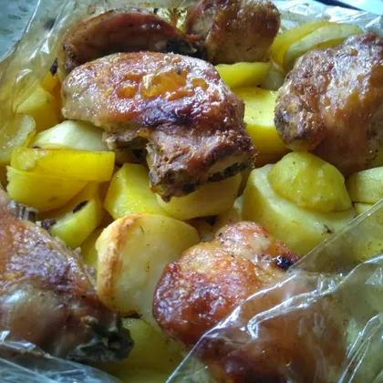 Картофель с куриными бедрышками в рукаве