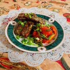  Свиные ребра запеченные в рукаве с гарниром из овощей