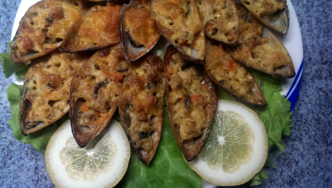 Рецепт запеченные мидии в духовке с сыром. Тануки мидии запеченные. Мидии в духовке. Мидии киви Greenshell Mussels.