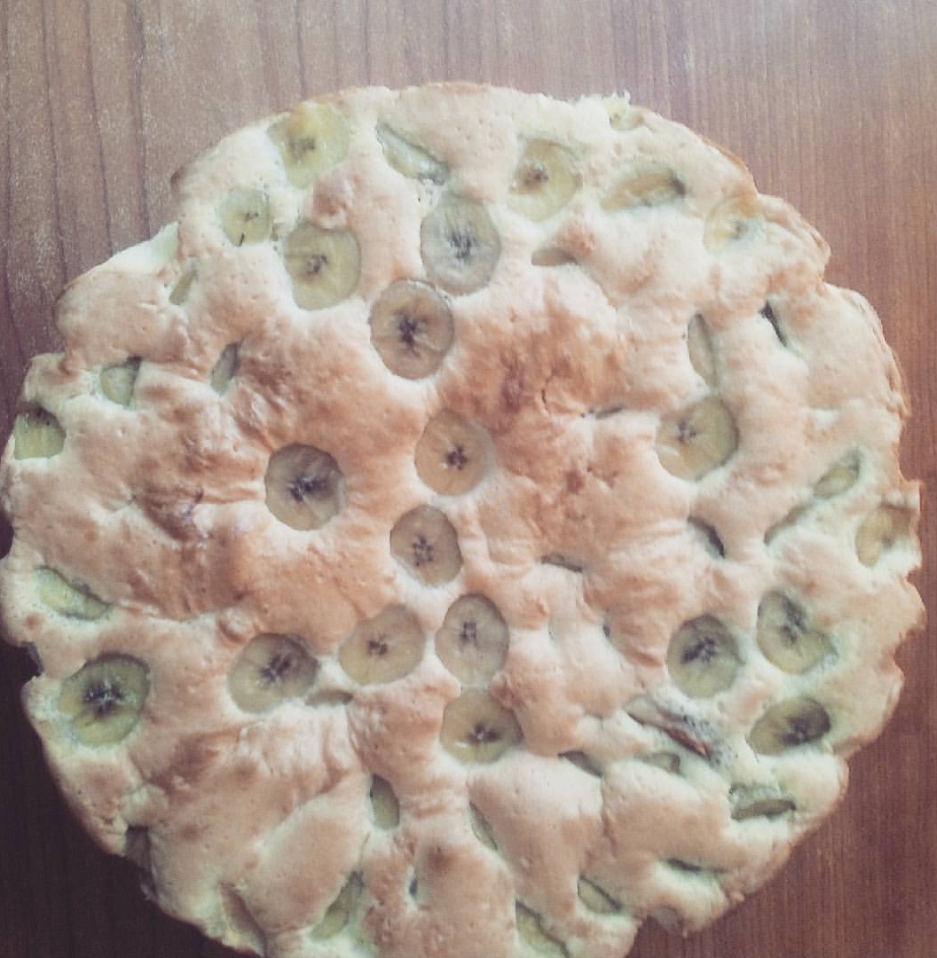 Пирог с бананами и яблоком