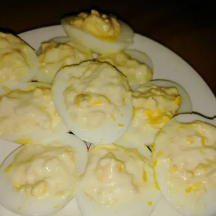 Яйца фаршированные желтками