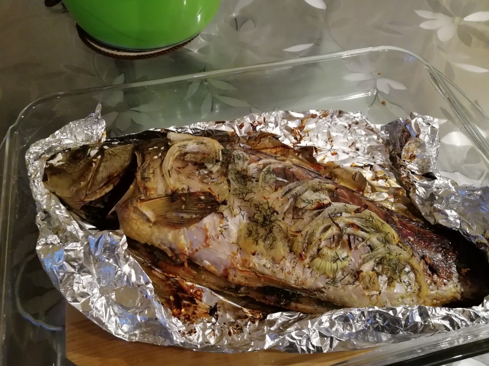 Картошка с рыбой в фольге в духовке
