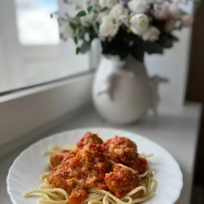 Спагетти с мясными шариками