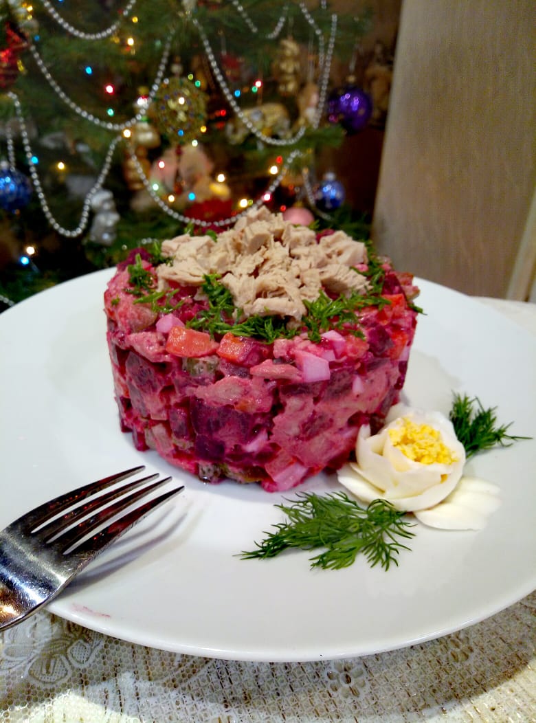 Оригинальный винегрет с мясом на Новогодний стол