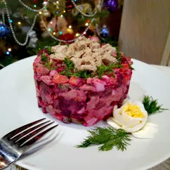 Оригинальный винегрет с мясом на Новогодний стол