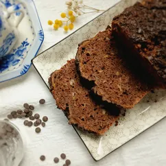 Шоколадно-банановый веганский кекс