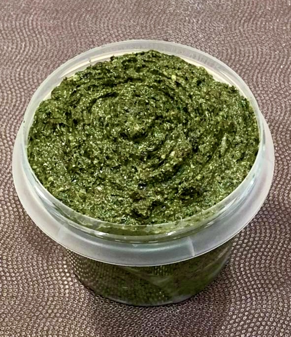 Песто из базилика с орешками