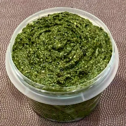Песто из базилика с орешками