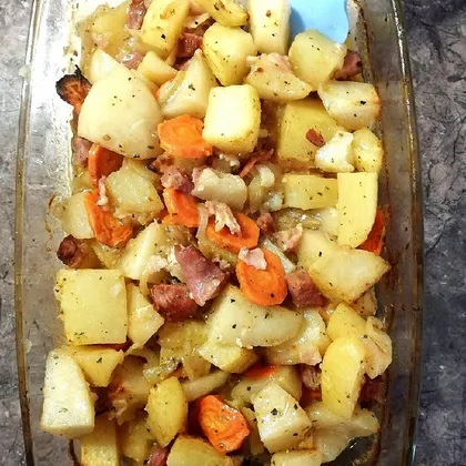 Запечённый картофель с беконом и паприкой