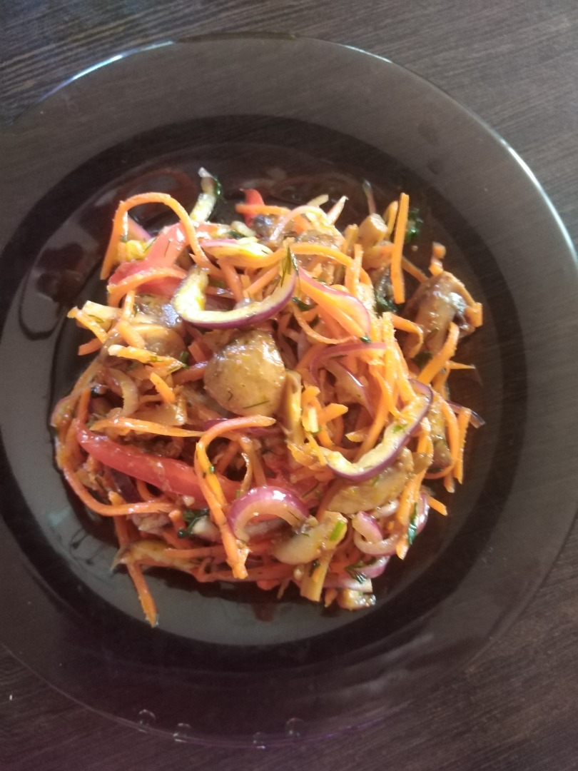 Шампиньоны с овощами по-корейски