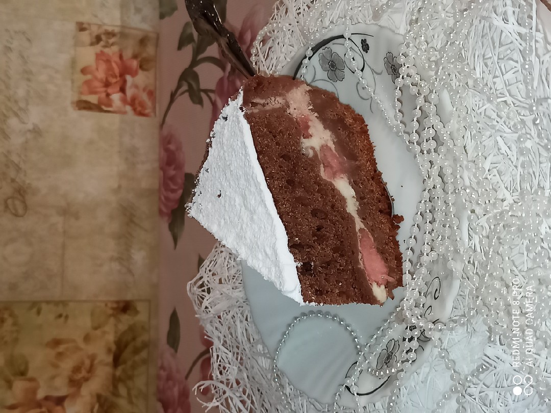 Торт из шоколадного бисквита с заварным кремом