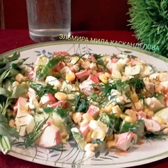 Салат из крабовых палочек с огурцом и кукурузой
