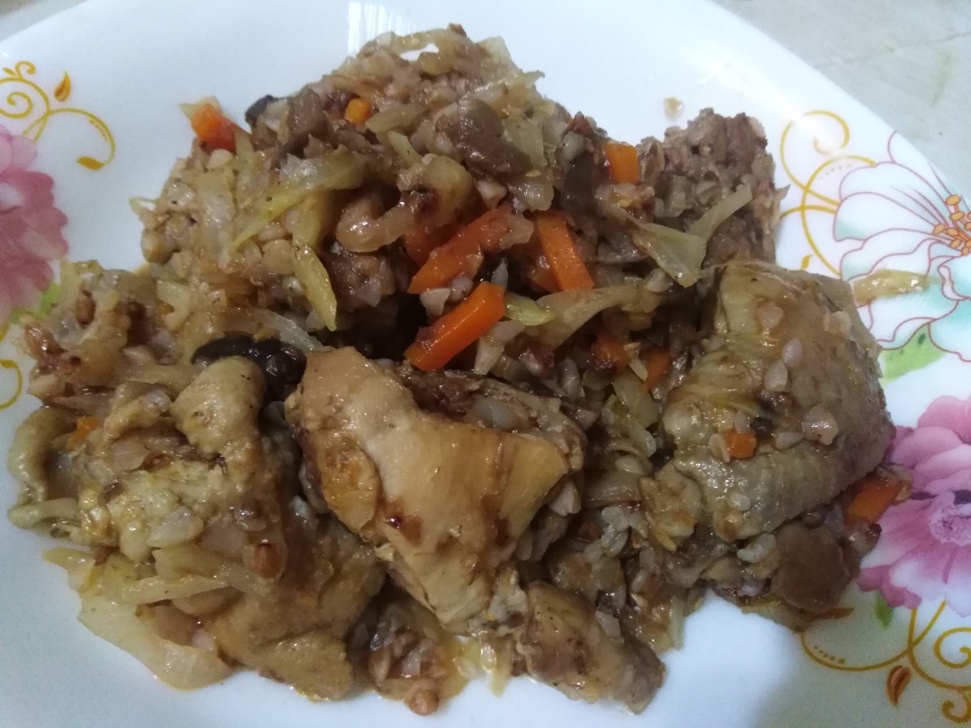 Гречка с курицей, грибами и капустой