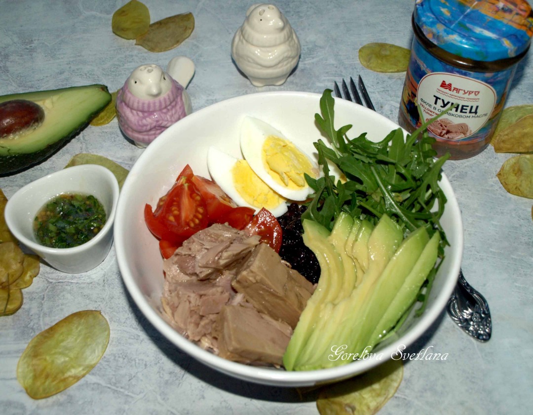 Боул с тунцом и черным рисом