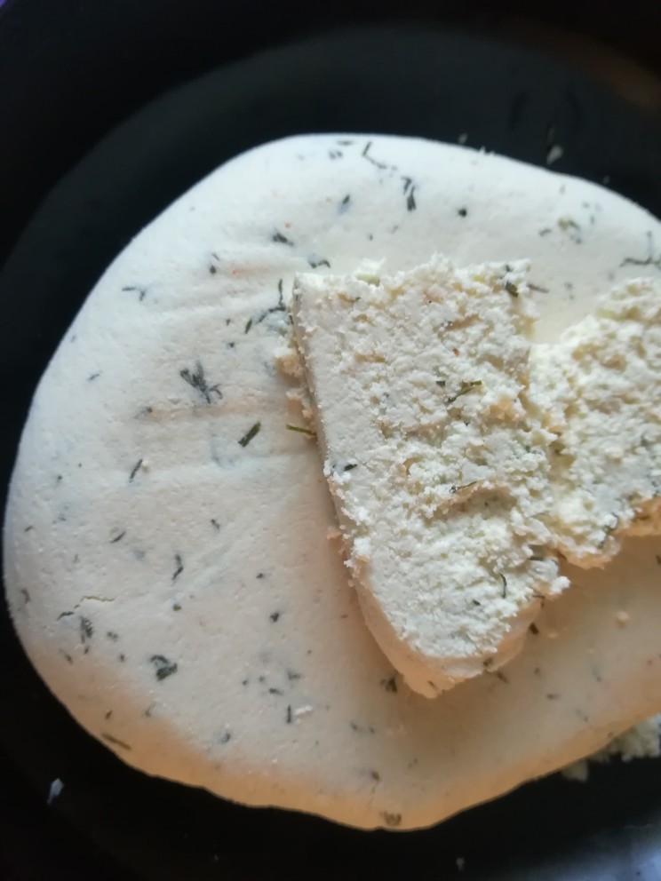 Сыр с зеленью