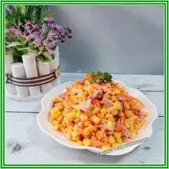 Салат из копченого мяса, моркови по-корейски и кукурузы