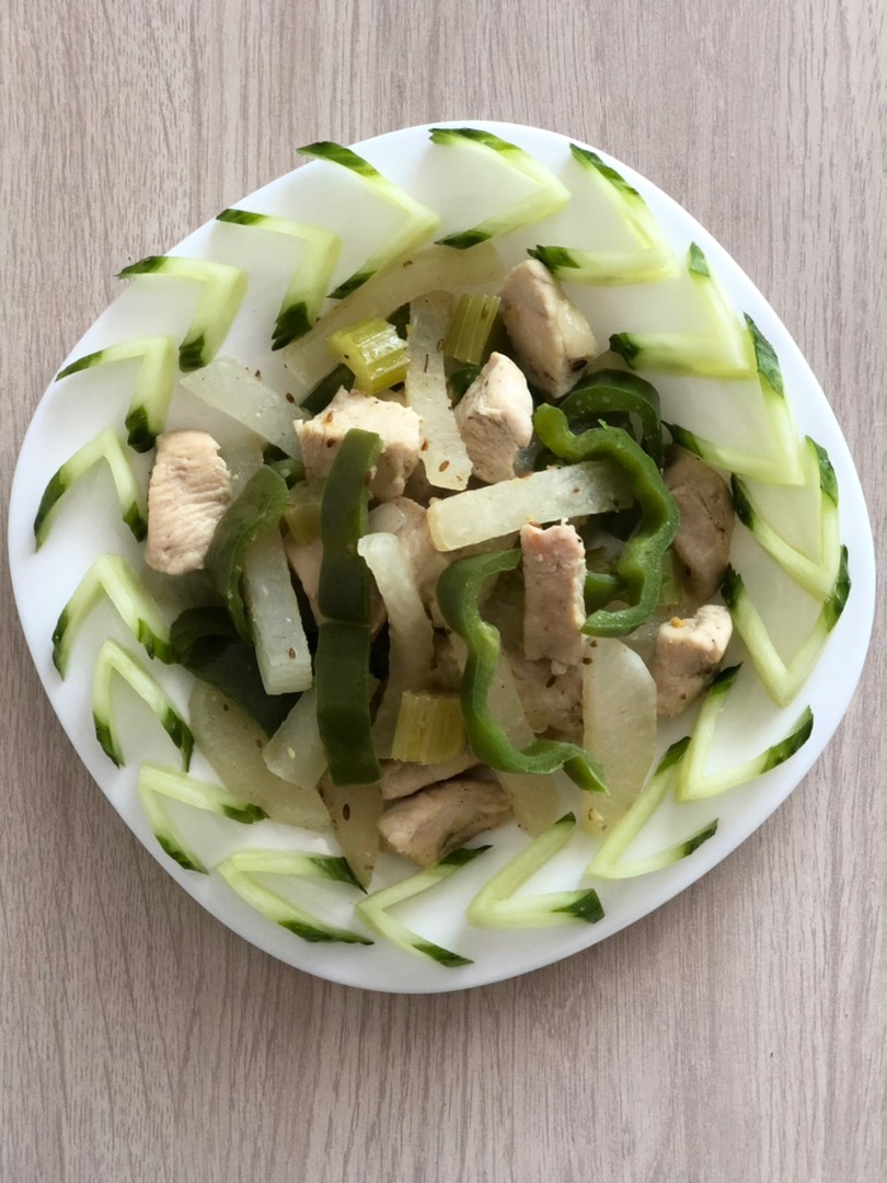 Филе куриной грудки с редисом дайкон и овощами