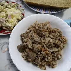 Гречка с куриными сердечками 😋