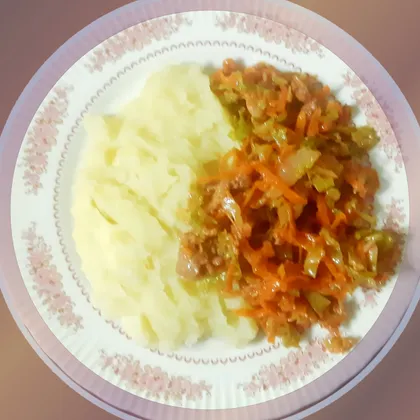 Гарнир: пюре + савойская капуста с морковью и фаршем