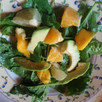 Лёгкий салат с авокадо, манго и шпинатом #пп