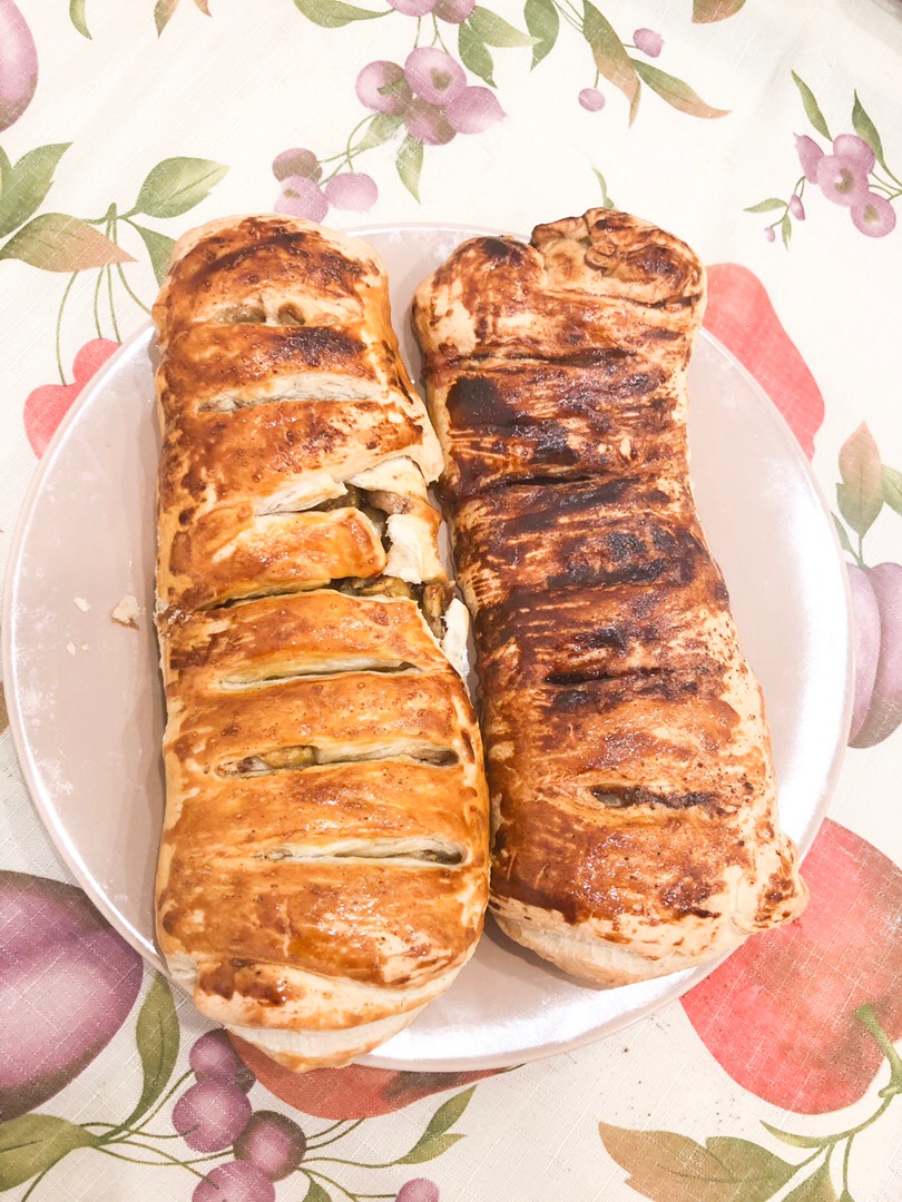 Штрудель банановый и клубничный
