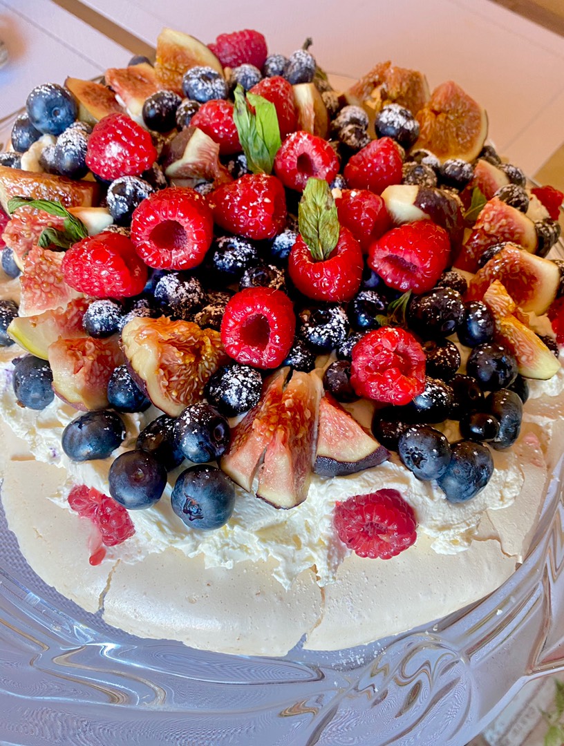 Декор торта ягодами - 75 фото