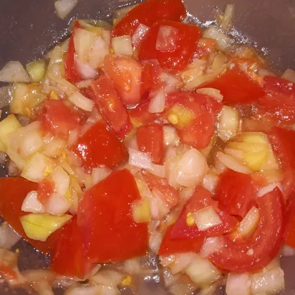 Салат из помидоров, лука и чеснока