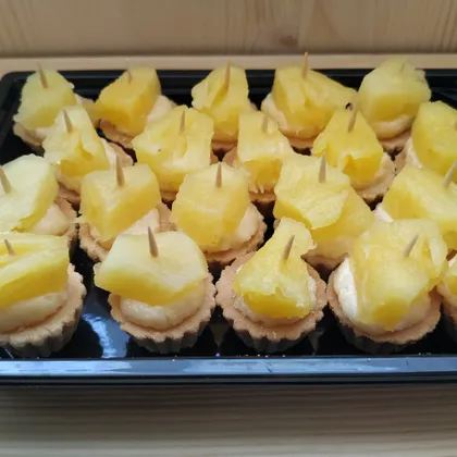 Салат из сыра с ананасом с оригинальной подачей в тарталетках
