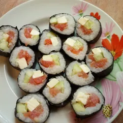 Роллы с лососем🍣 и креветками