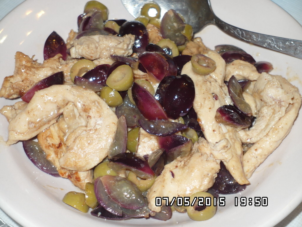 Куриное филе с виноградом
