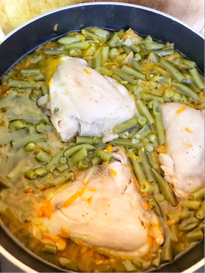 Курица тушёная с овощами