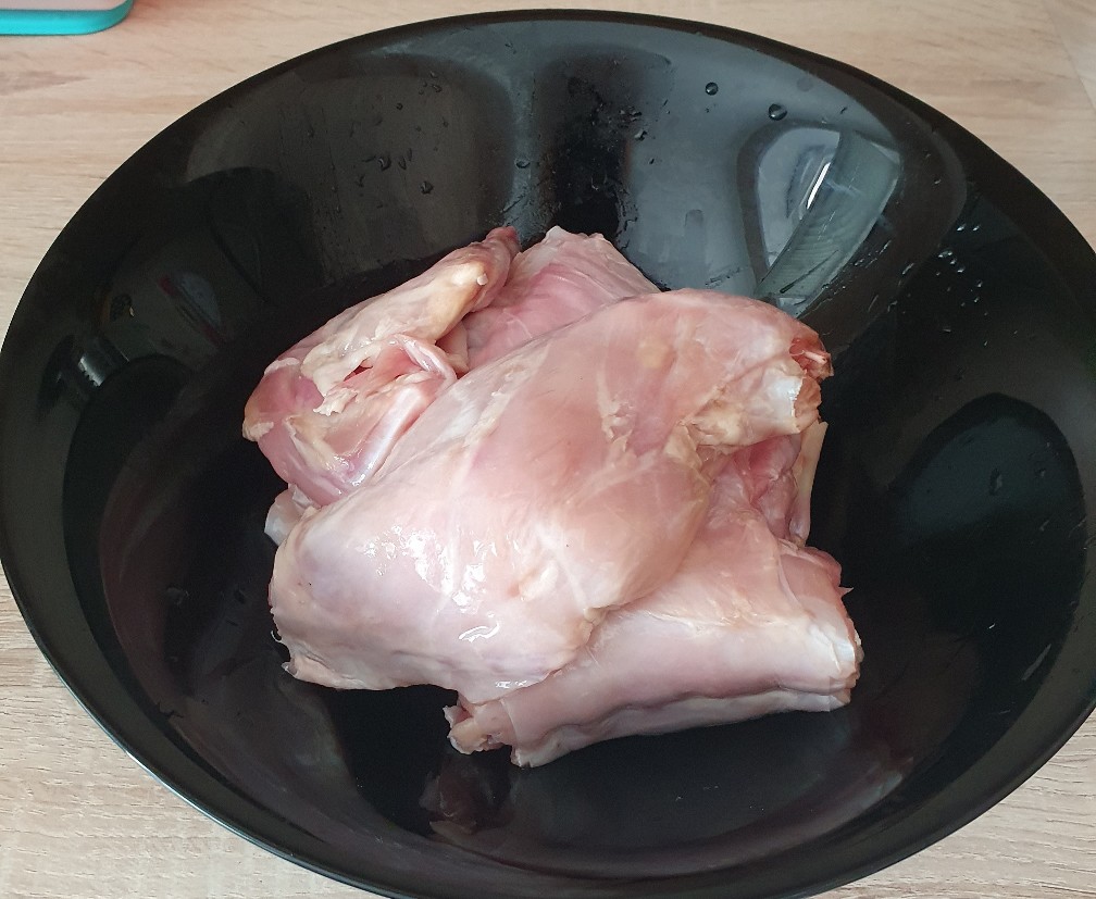 Как вкусно приготовить кролика в сметане в духовке?