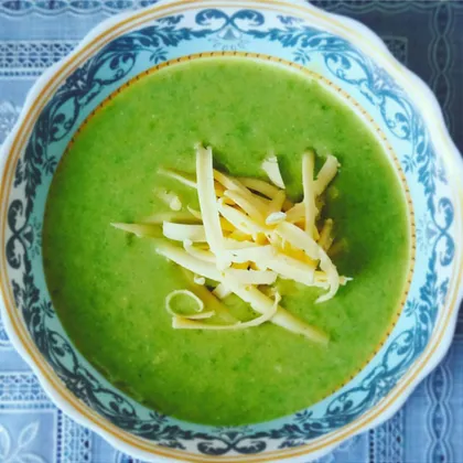 Крем-суп из брокколи и зеленого горошка