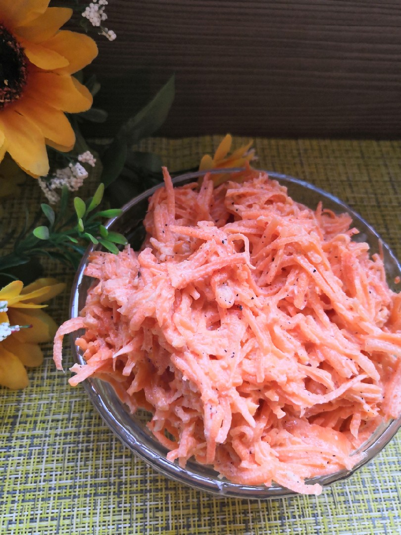 Салат витаминный из морковки с чесноком