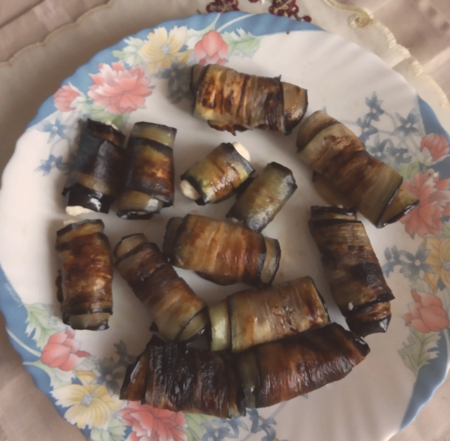 Баклажанные рулетики с начинкой