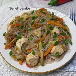 Фунчоза с курицей и овощами