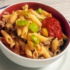 Пенне по-флотски с фаршем из телятины, капустой, кабачками и икрой из баклажанов