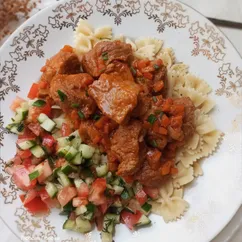 Поджарка из свинины с луком и морковью