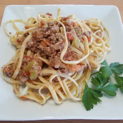 Спегетти с фаршем и овощами