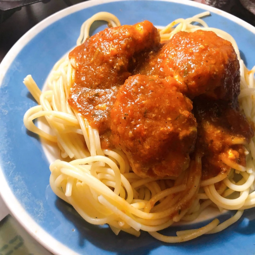 Как приготовить рецепт Фрикадельки в томатном соусе со спагетти