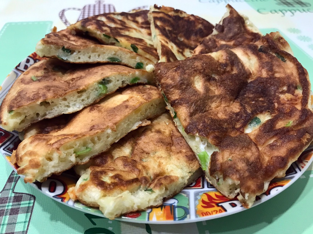Сырные лепёшки с зелёным луком